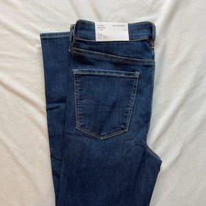 NWT American Eagle hi-rise jegging with next level stretch. Size 12 regular/31W